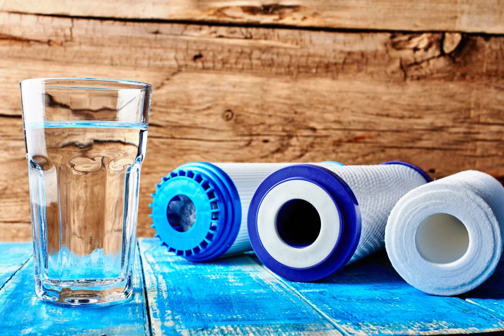 Cartouches de filtration et verre d'eau pure WATER HOME